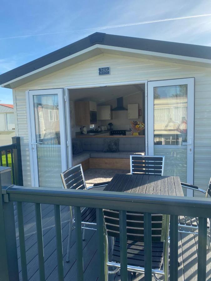 Modern 3 Bedroom Caravan Near The Beach Walton-on-the-Naze Exterior foto