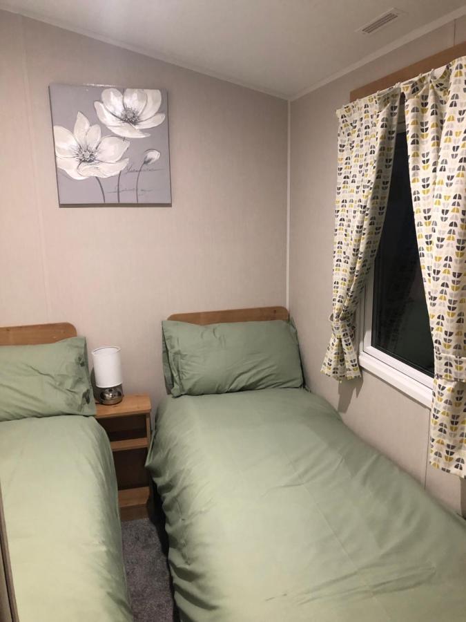 Modern 3 Bedroom Caravan Near The Beach Walton-on-the-Naze Exterior foto