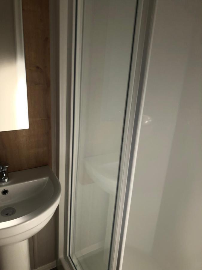 Modern 3 Bedroom Caravan Near The Beach Walton-on-the-Naze Exterior foto